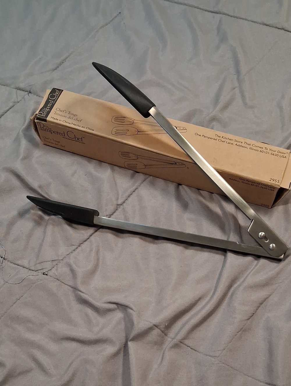 Pampered Chef #2955 Large Chefs Tongs 12” Silicone Tipped NEW - Picture 2 of 4